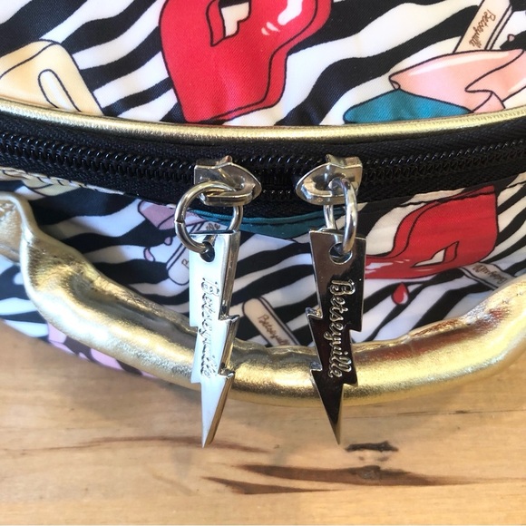 Betsy Johnson Makeup/Travel Bag, Popsicles, Size 9.5” X 7.5” X 3.5” - Picture 7 of 12